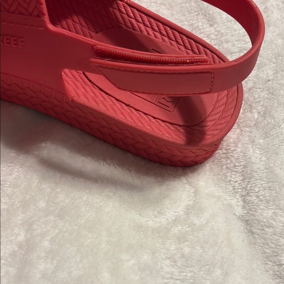 Reef Water Vista Red Rubber Sandals - Picture 4 of 5